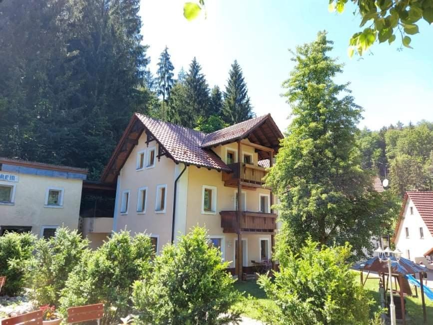 Hotel Gasthof Restaurant Jamas Pottenstein Zewnętrze zdjęcie
